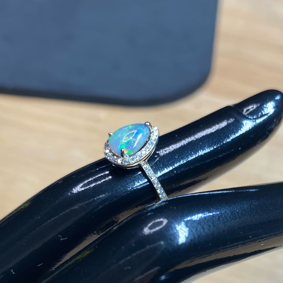 Australian Lightning Ridge Opal and Diamond Ring - Picture 9 of 17